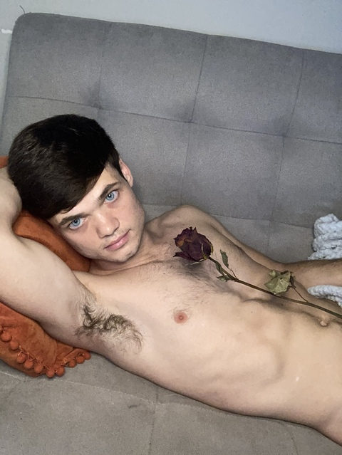 andrewrobins229 onlyfans leaked picture 2