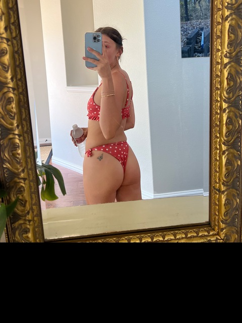 aveeesss onlyfans leaked picture 2