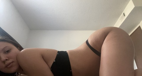 babieemariee02 onlyfans leaked picture 2