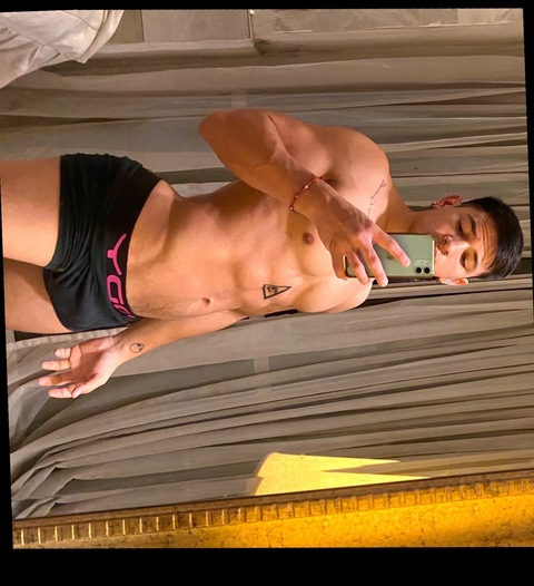 benjaminezeq onlyfans leaked picture 2