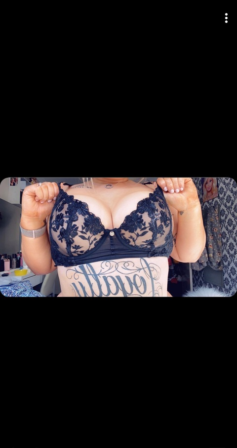 brittanybarkway onlyfans leaked picture 2