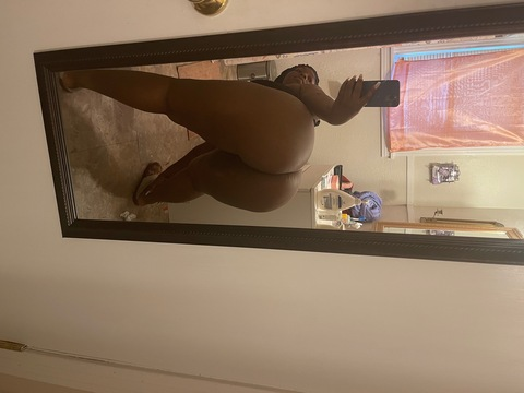 chocolatethemidget onlyfans leaked picture 2