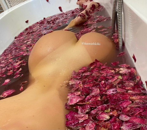 funwithkiki onlyfans leaked picture 2