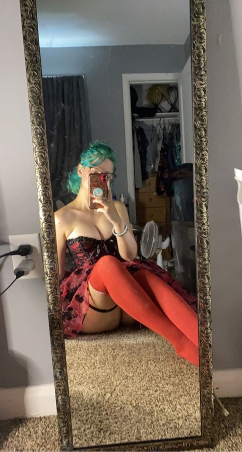 gthelunchfairy onlyfans leaked picture 2