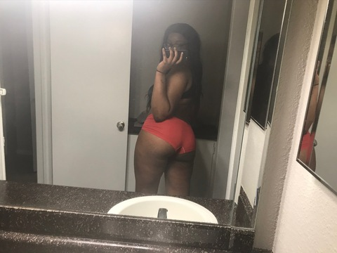 juicyy_baee onlyfans leaked picture 2