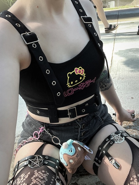 littlegothbabyy onlyfans leaked picture 2