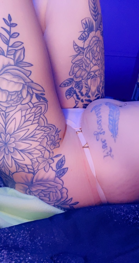 misskerriebby onlyfans leaked picture 2