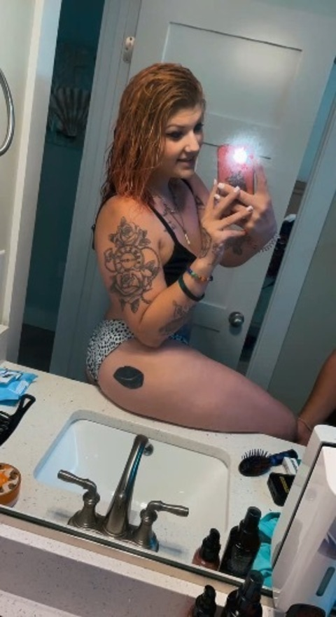 naughtyqueen123 onlyfans leaked picture 2