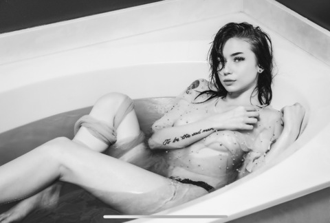 novamaelle onlyfans leaked picture 2