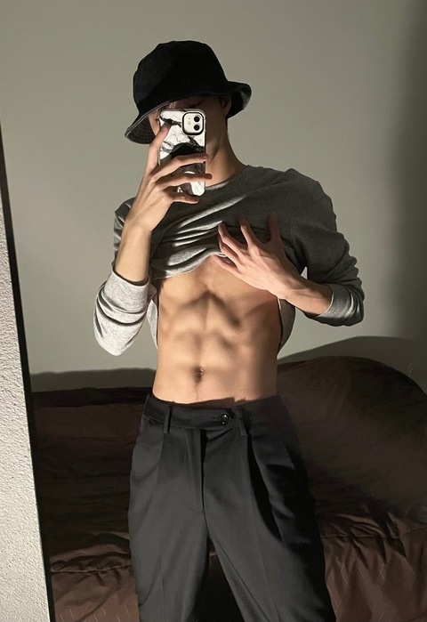 ratchataluffy onlyfans leaked picture 2
