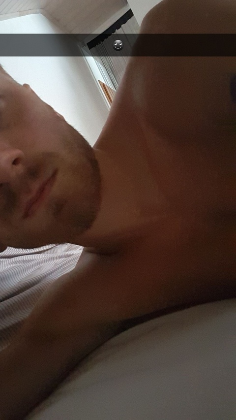 rob8jay onlyfans leaked picture 2