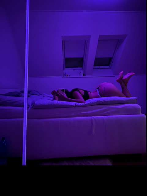 sashabellemodel onlyfans leaked picture 2