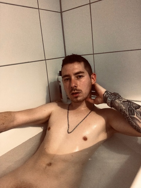 simonshake onlyfans leaked picture 2