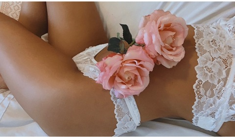 sweettea_honeyb onlyfans leaked picture 2