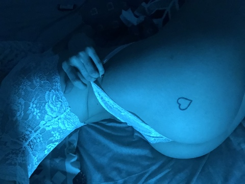 thelilpeachemoji onlyfans leaked picture 2