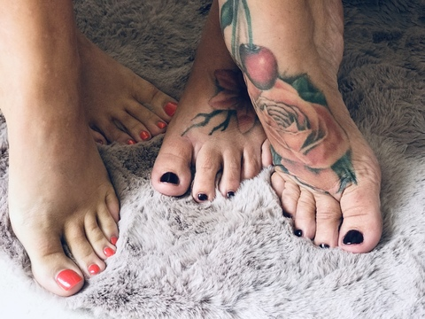 tiptoesisters onlyfans leaked picture 2