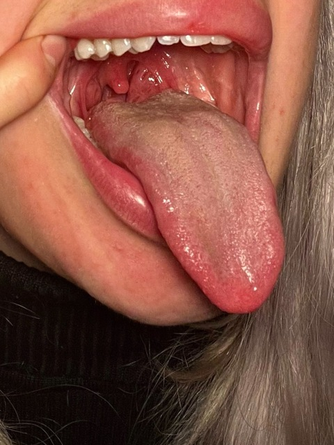 tonguequeen12 onlyfans leaked picture 2