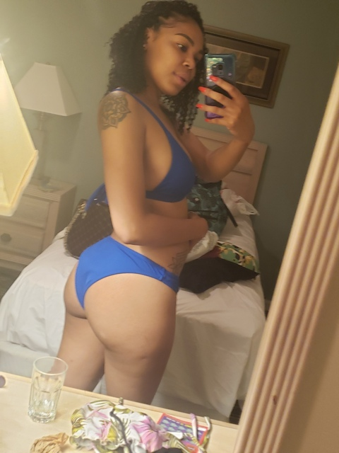 xoxoshaexoxo onlyfans leaked picture 2