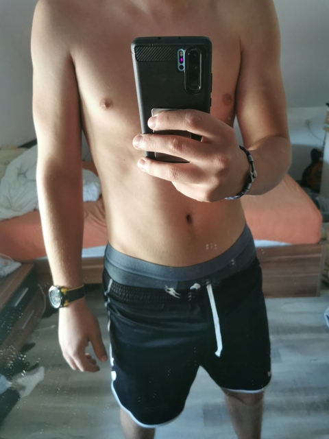 yourdreamguy69 onlyfans leaked picture 2